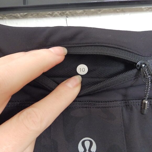 Rare Lululemon Pace Setter Savasana Black Camo Skort sz 10 - Picture 3 of 7